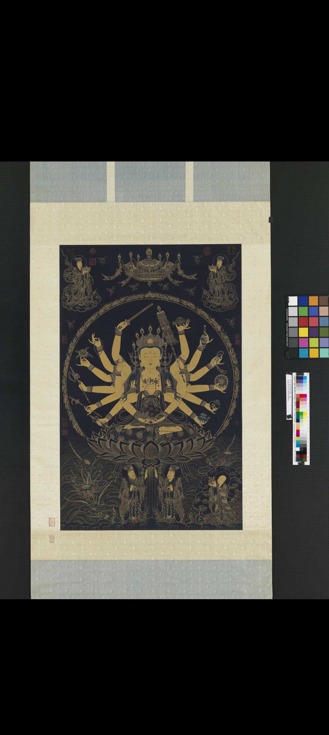 准提菩萨像轴.明代.纸本设色描金.12274×16296像素